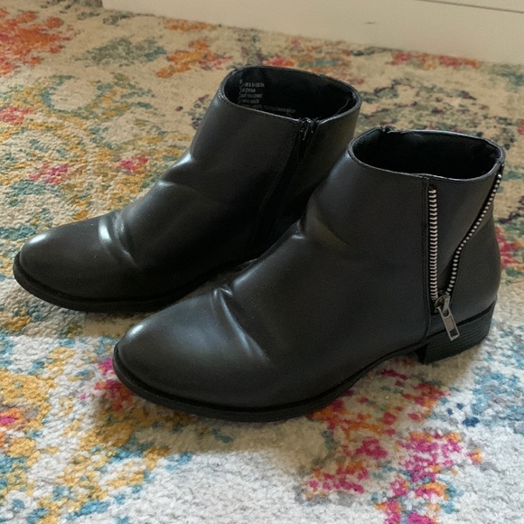 JustFab Black Leather Ankle Boots - Picture 1 of 3